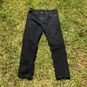 Black Levi’s 502 (34 x 30)
